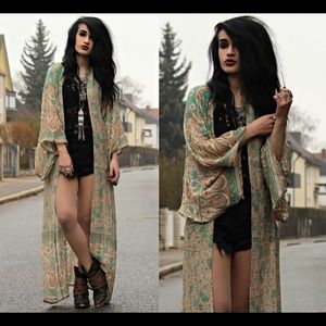 ISO Spell 🦄 Boho Blossom Kimono SAGE!!